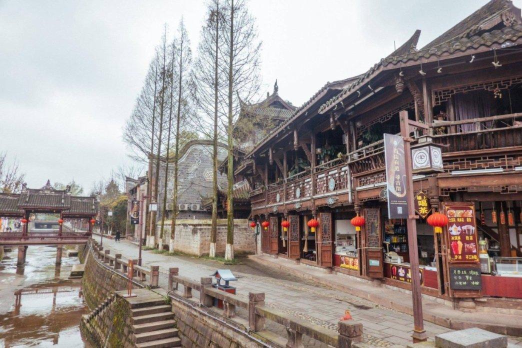 电脑死机后可以打开一次，等到欢迎使用的时候就又死机了游戏画面